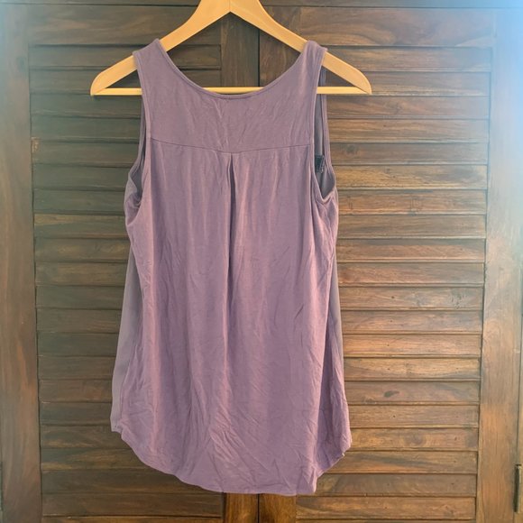🌺 Dusty Purple V-neck Tank- like new - Picture 5 of 7